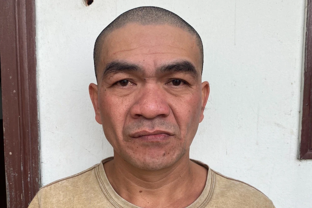 Bị can Lê Minh Quang bị bắt khi đang trốn lệnh truy nã về tội hiếp dâm. Ảnh: CA