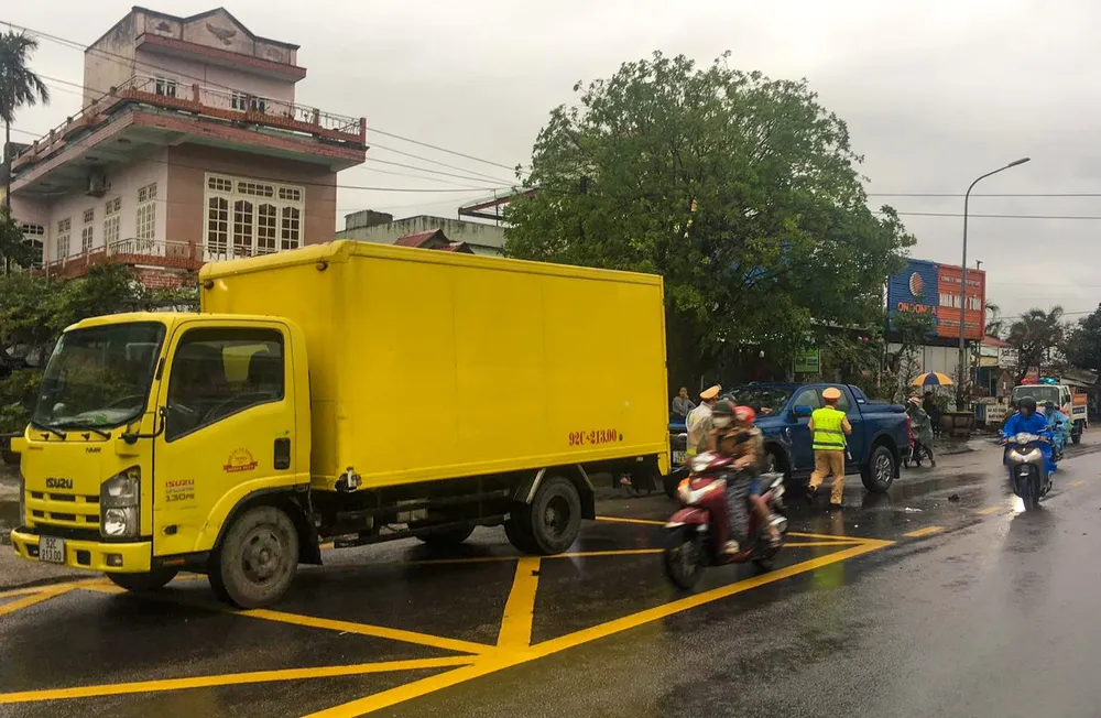 Hiện trường vụ tai nạn khiến Phó ban Tổ chức Huyện ủy Duy Xuyên tử vong. Ảnh: CTV Hiện trường vụ tai nạn khiến Phó ban Tổ chức Huyện ủy Duy Xuyên tử vong. Ảnh: CTV