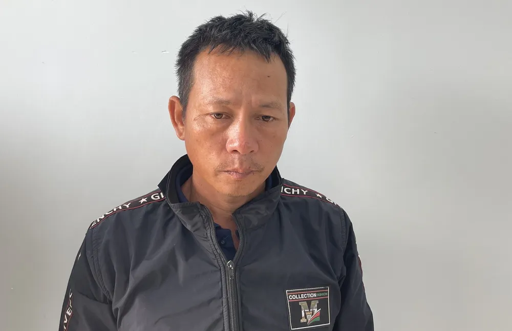 Công an thực hiện lệnh bắt khẩn cấp ông Trương Đình Nhạt. Ảnh: CA Công an thực hiện lệnh bắt khẩn cấp ông Trương Đình Nhạt. Ảnh: CA