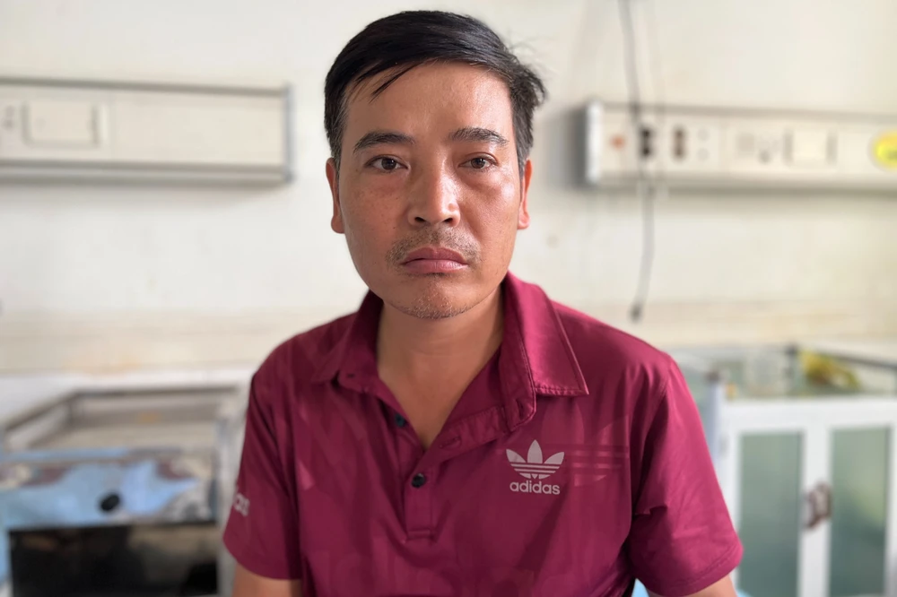 Anh Nguyễn Bá Xuân vẫn chưa hết bàng hoàng kể lại lúc gặp nạn. Ảnh: TN