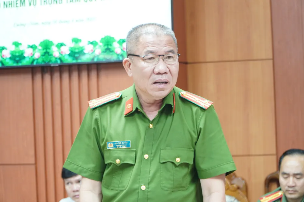 Thượng tá Hà Thế Xuyên đại diện cho Công an tỉnh Quảng Nam dự họp báo. Ảnh: TN