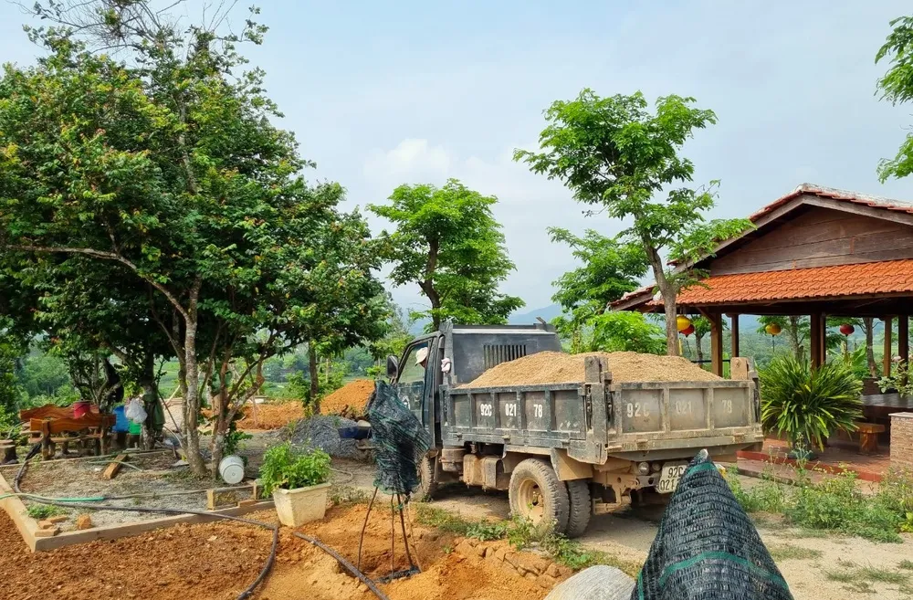 Phòng TNMT đang chờ báo cáo giải trình về công năng sử dụng của các công trình trong trang trại. Ảnh: THANH NHẬT
