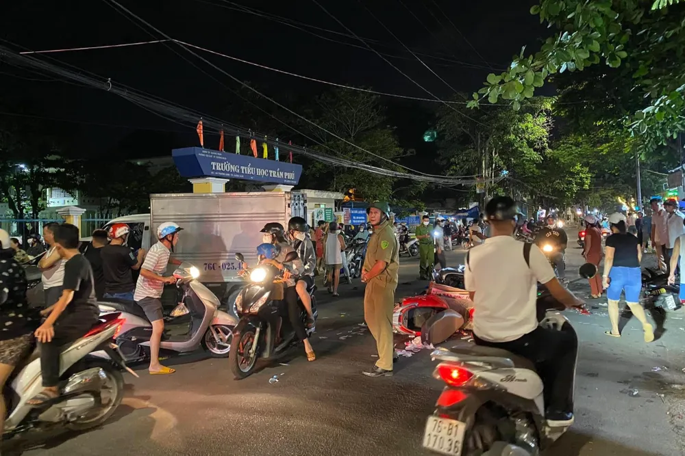 Vụ tai nạn xảy ra trên đường Trương Định, đoạn trước Trường Tiểu học Trần Phú. Vụ tai nạn xảy ra trên đường Trương Định, đoạn trước Trường Tiểu học Trần Phú.