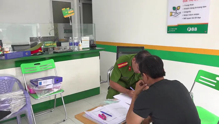 Qua kiểm tra, công an phát hiện tại năm chi nhánh F88 mắc nhiều sai phạm. Ảnh: CA Qua kiểm tra, công an phát hiện tại năm chi nhánh F88 mắc nhiều sai phạm. Ảnh: CA