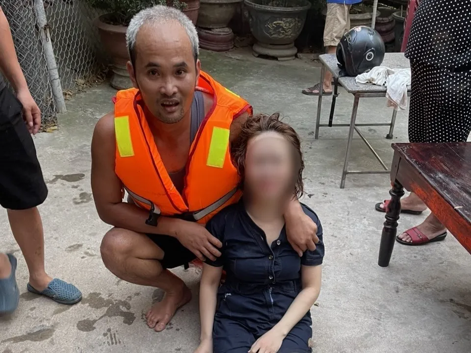 Đại uý Đạt lao mình xuống sông cứu người tự vẫn. Ảnh: CA Đại uý Đạt lao mình xuống sông cứu người tự vẫn. Ảnh: CA