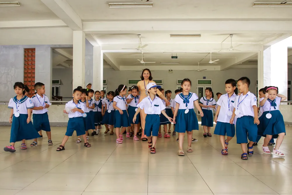 Lãnh đạo tỉnh Quảng Ngãi đến 16 trường dự lễ khai giảng sẽ không đánh trống, không phát biểu. Ảnh: TN Lãnh đạo tỉnh Quảng Ngãi đến 16 trường dự lễ khai giảng sẽ không đánh trống, không phát biểu. Ảnh: TN