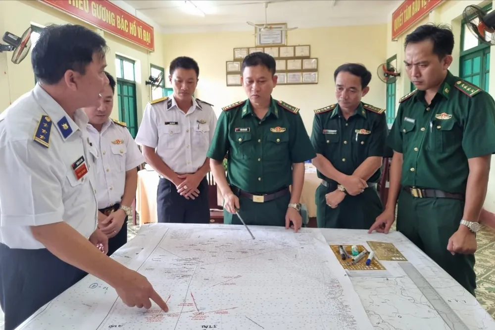 Quang cảnh tại Sở Chỉ huy tiền phương sáng 18-10. Ảnh: TN mo-rong-tim-kiem.jpg