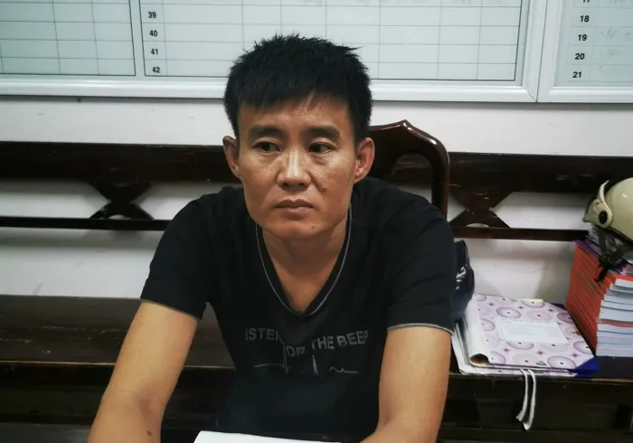 Siêu trộm Nguyễn Thanh Tùng tại cơ quan công an. Ảnh: CA Siêu trộm Nguyễn Thanh Tùng bị công an bắt giữ