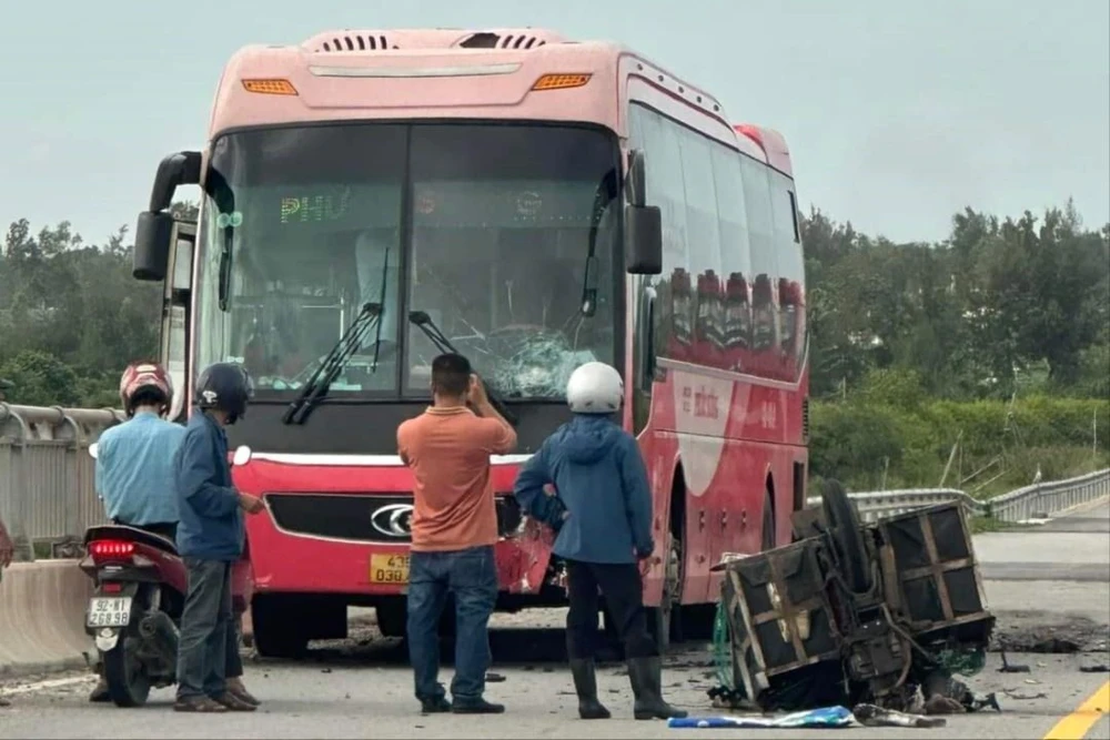 Xe khách vào đường cấm