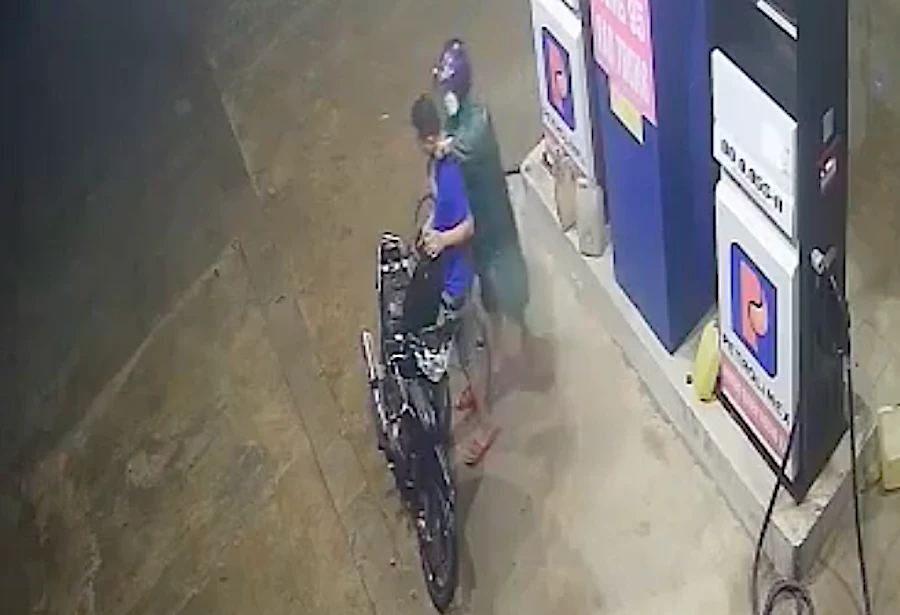 Công an huyện Tiên Phước ra quyết định truy nã đặc biệt đối với Hải sau khi gây ra vụ cướp tiền nhân viên cây xăng. Ảnh: TN truy-na-dac-biet-nghi-pham-cuop-tien-nhan-vien-cay-xang-2.png