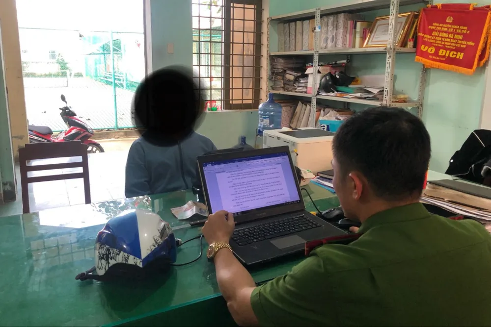 Thiếu niên 16 tuổi chặn xe người đi đường, cướp đúng 1 triệu đồng.