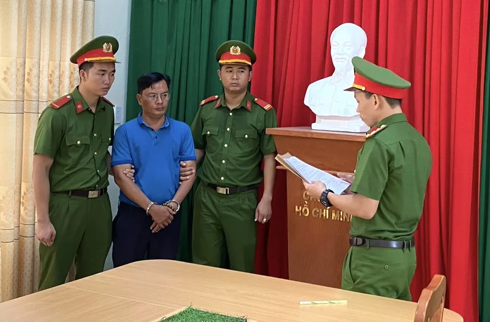 Thành bán đất 21 tỉ, khai 460 triệu bị khởi tố bổ sung tội Lạm dụng tín nhiệm chiếm đoạt tài sản. Ảnh: CA