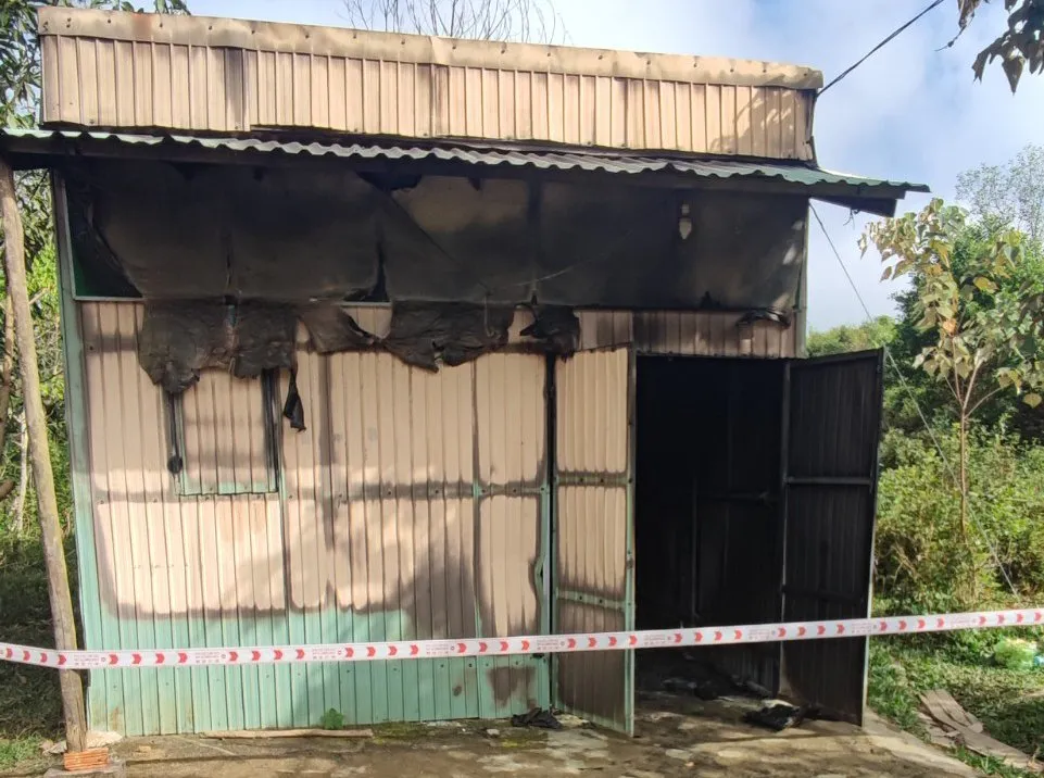 Nghi vấn kẻ gian đốt chốt bảo vệ rừng ở Quảng Nam. Ảnh: CTV