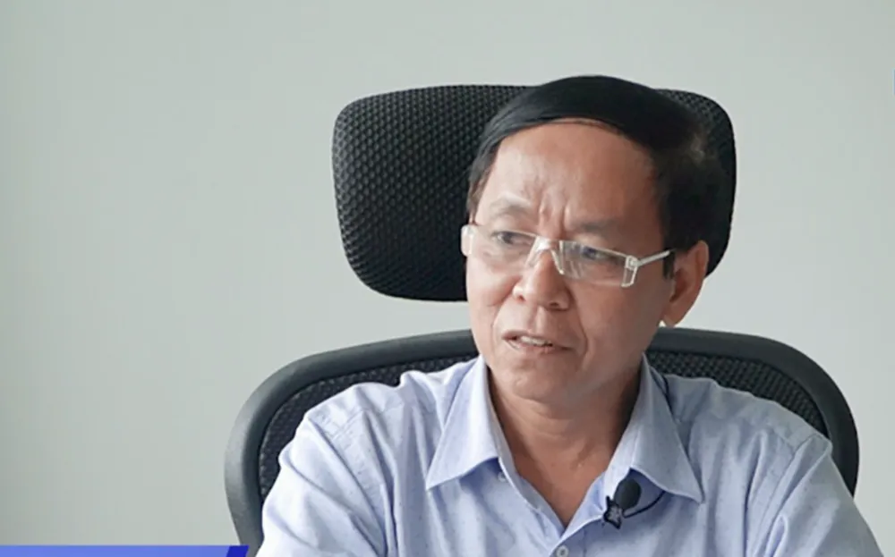 Ông Nguyễn Văn Văn tại thời điểm làm Phó giám đốc Sở Y tế. Ảnh: PLO Ông Nguyễn Văn Văn, cựu Phó Giám đốc Sở Y tế Quảng Nam nằm trong danh sách tinh giản biên chế bổ sung của tỉnh này. Ảnh: PLO