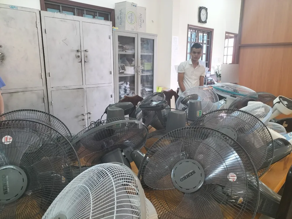 Hiếu đột nhập vào Trung tâm Thể dục - Thể thao Bắc Quảng Nam trộm tài sản. Ảnh: CA Thanh niên mang 2 tiền án đột nhập trụ sở cơ quan nhà nước trộm tài sản