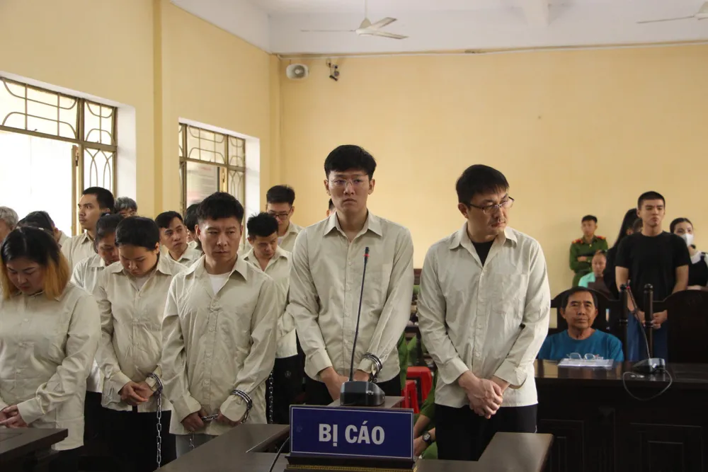 Nhóm người Trung Quốc cầm đầu đường dây cho vay lãi nặng hơn 20.000 tỉ đồng. Ảnh: THANH NHẬT Nhóm người Trung Quốc cầm đầu đường dây cho vay lãi nặng hơn 20.000 tỉ đồng. Ảnh: TN