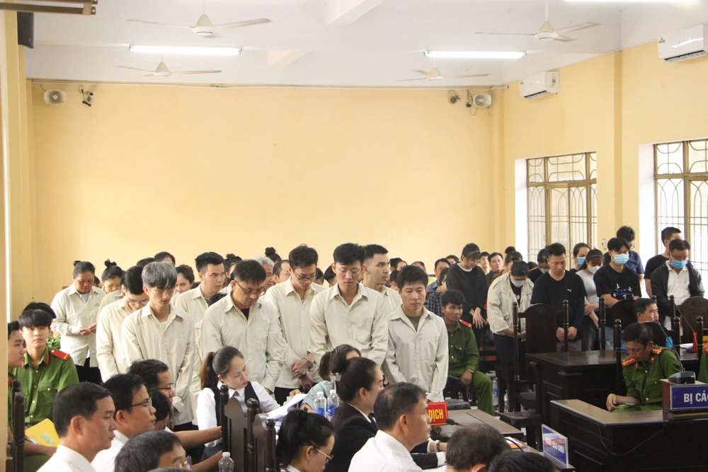 TAND tỉnh Quảng Nam xét xử nhóm người Trung Quốc cầm đầu đường dây cho vay lãi nặng 20.000 tỉ và đồng phạm. Ảnh: TN cho vay lãi nặng