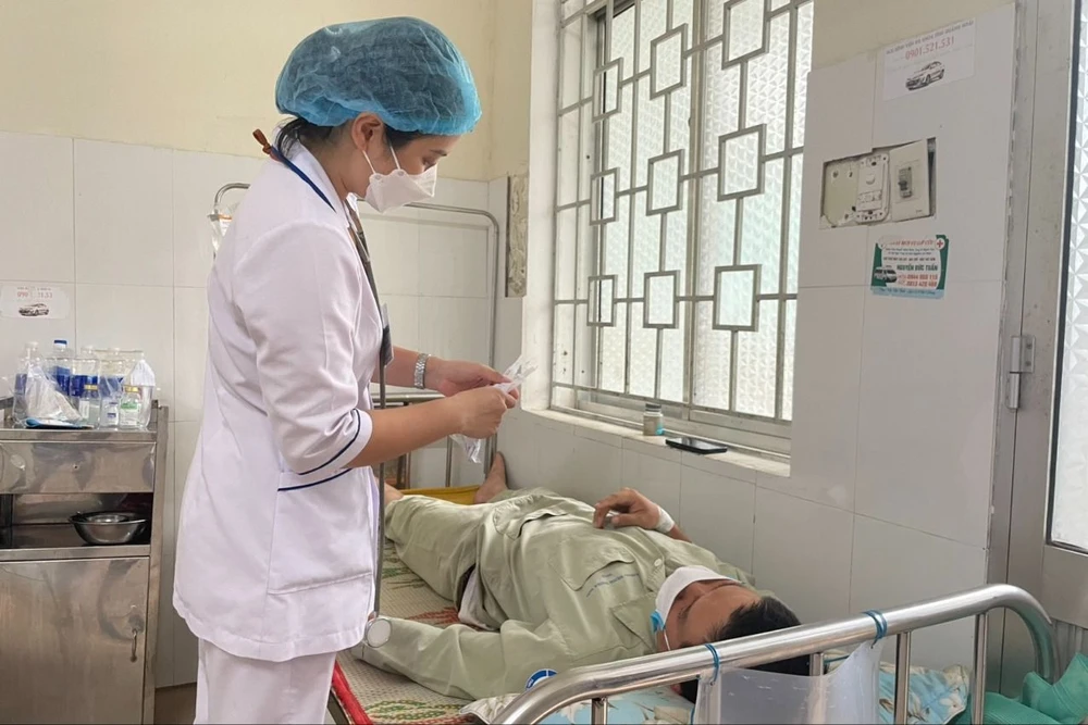 6 người bị ngộ độc thực phẩm nhập viện nghi do ăn bánh mì. Ảnh: CTV 6 người bị ngộ độc thực phẩm nhập viện nghi do ăn bánh mì