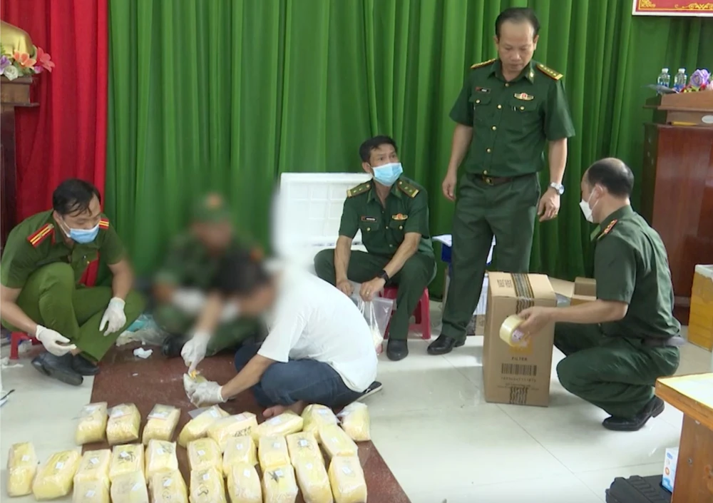 198kg ma túy các loại được vận chuyển trên ô tô từ Lào vào Việt Nam qua cửa khẩu Nam Giang. Ảnh: BP 198kg ma túy