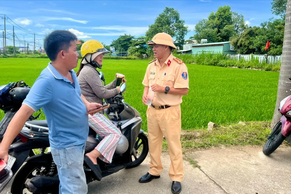 cong-an-Quang-Nam-dong-hanh-thi-sinh-thi-THPT-5.jpeg