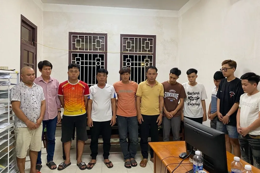 Công an Quảng Nam phá 3 vụ cá độ bóng đá, khởi tố 16 bị can, trong đó tạm giam 11 người. Ảnh: CA Công an Quảng Nam phá 3 vụ cá độ bóng đá, khởi tố 16 bị can