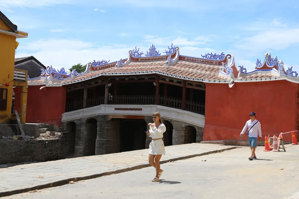 Trùng tu Chùa Cầu làm hình ảnh trở nên mới mẻ, khiến dư luận quan tâm. Ảnh: TN chua-cau-sau-trung-tu-6.jpeg