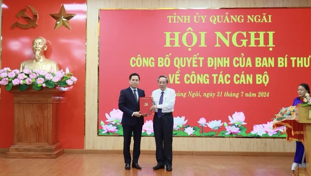 Ông Nguyễn Hoàng Giang giữ chức Phó Bí thư và được giới thiệu để bầu giữ chức Chủ tịch UBND tỉnh Quảng Ngãi. Ảnh: AC Ông Nguyễn Hoàng Giang giữ chức Phó Bí thư, được giới thiệu để bầu giữ chức Chủ tịch UBND tỉnh Quảng Ngãi. Ảnh: AC