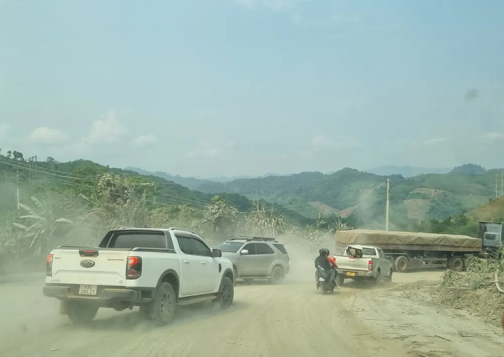 Quoc-lo-14d-dai-75km-di-mat-4-tieng-33.jpeg