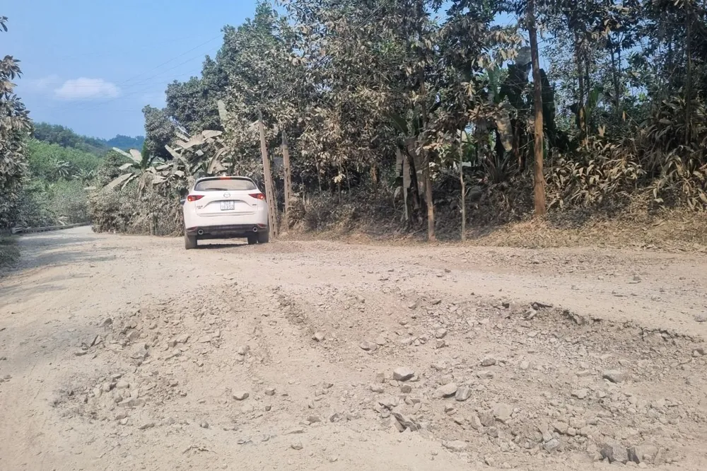 Quoc-lo-14d-dai-75km-di-mat-4-tieng-35.jpeg