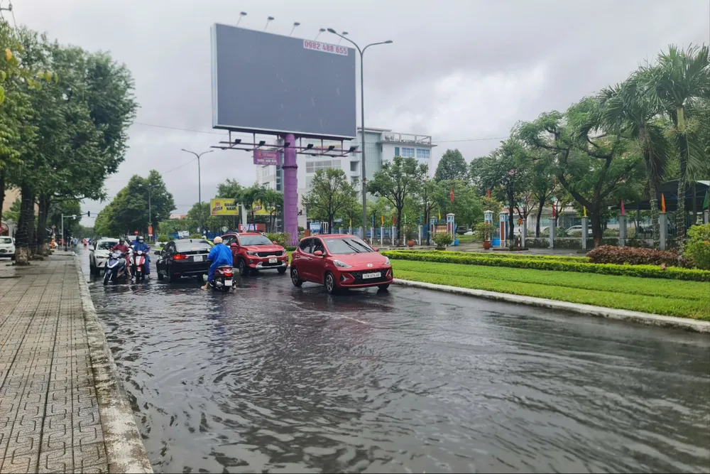 lội nước trên đường