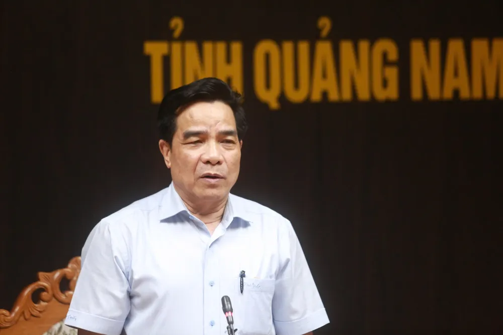 Ông Lê Văn Dũng yêu cầu các đơn vị, địa phương tập trung phòng chống, 'đừng để sau bão có đồng chí bị đình chỉ, kỷ luật'. Ảnh: TN ung-pho-bao-tra-mi-1.jpeg