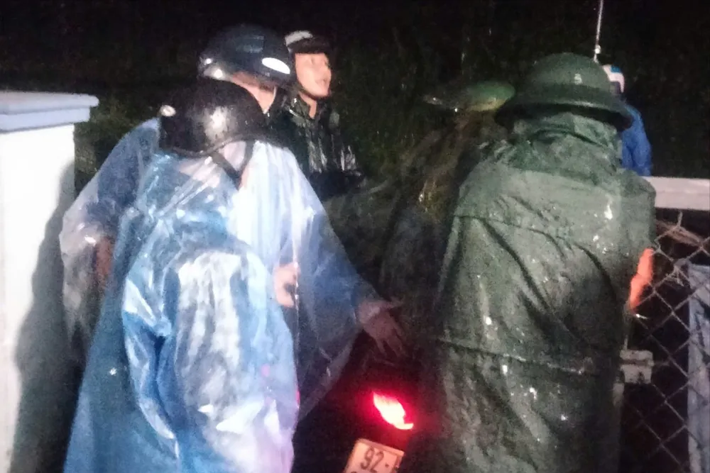 Sạt lở đe doạ, Quảng Nam di dời khẩn cấp hơn 500 người