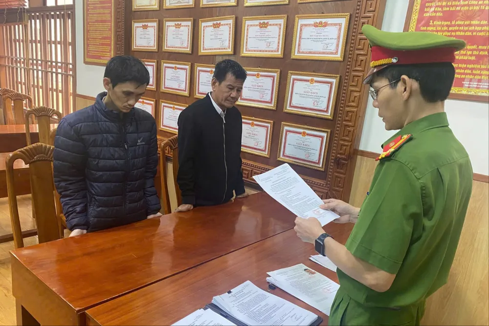 Giám đốc và phó giám đốc làm giả hoá đơn để nâng cao năng lực, tham gia dự thầu. Ảnh: CA