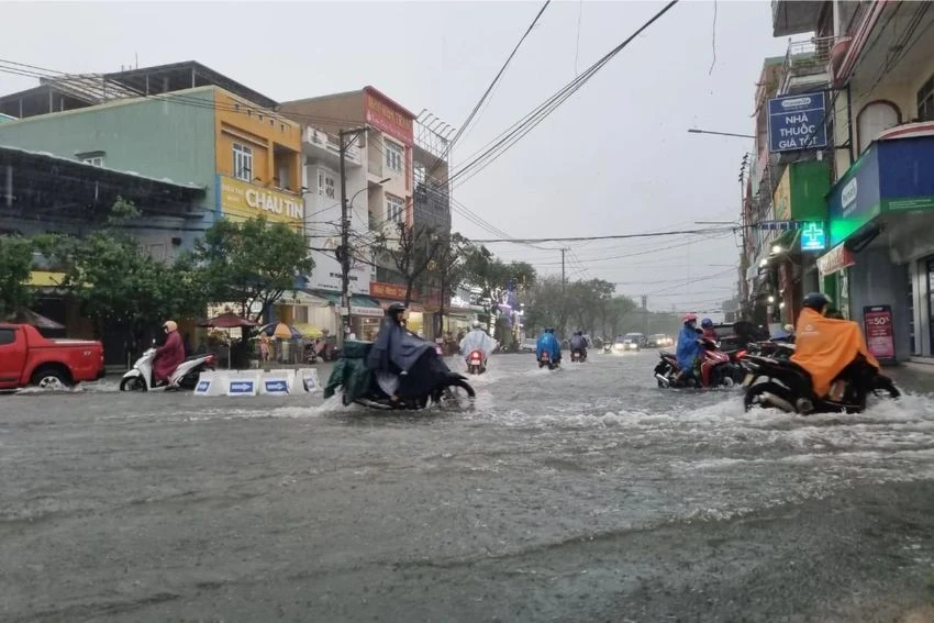 TP Tam Kỳ muốn tỉnh rót 100 tỉ làm mương ngầm thoát nước dọc đường Trưng Nữ Vương. Ảnh: TN