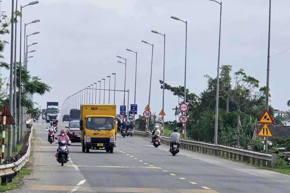 Cầu Câu Lâu sửa xong sớm hơn dự kiến, ô tô được qua cầu từ 8 giờ sáng nay