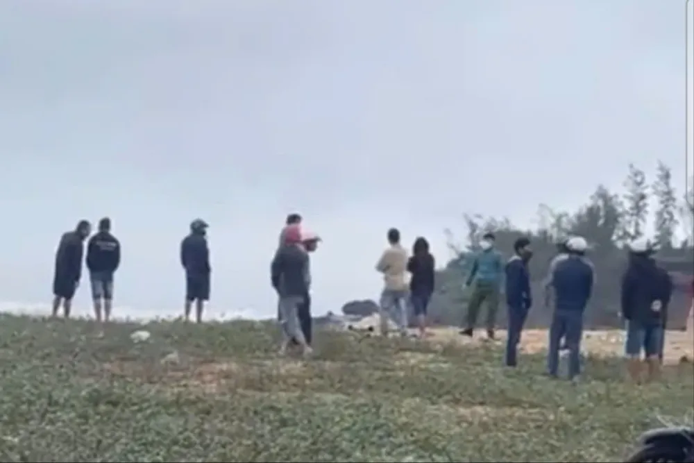 Khu vực phát hiện 1 phần thi thể nữ trôi vào bờ biển.