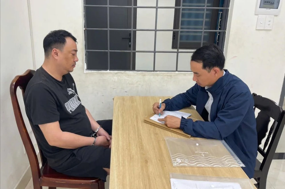 Cựu nhân viên ngân hàng lừa đảo, bị truy nã đặc biệt sa lưới