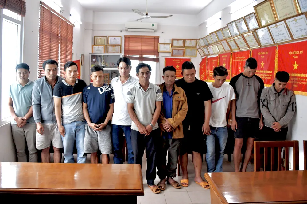 bat-coc-nhom-danh-8 người bắt cóc nhóm đánh bạc bịp để đòi tiền đã thua, cả 2 nhóm cùng bị công an bắt. Ảnh: CAbac-bip-1.jpg