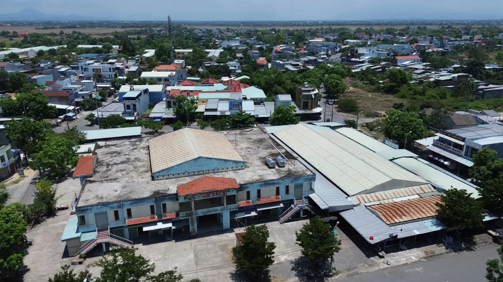 Doanh nghiệp đòi đóng cửa chợ vì tiểu thương không đăng ký thuê mặt bằng