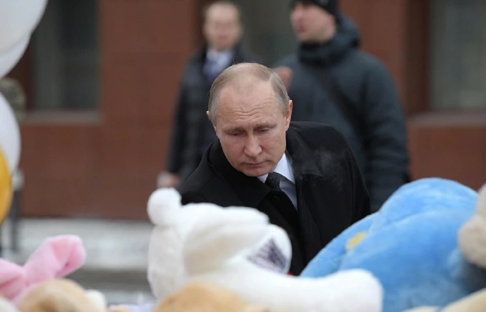 Ông Putin đến viếng các nạn nhân vụ cháy Kemerovo ảnh 2