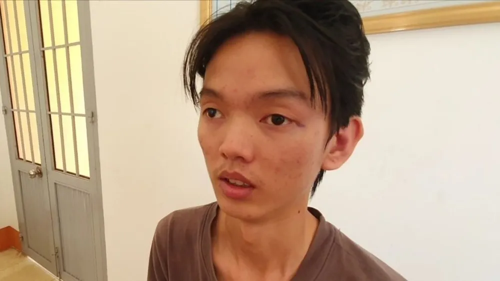 Vào nhà người yêu cũ trộm iPhone, nhẫn kim cương