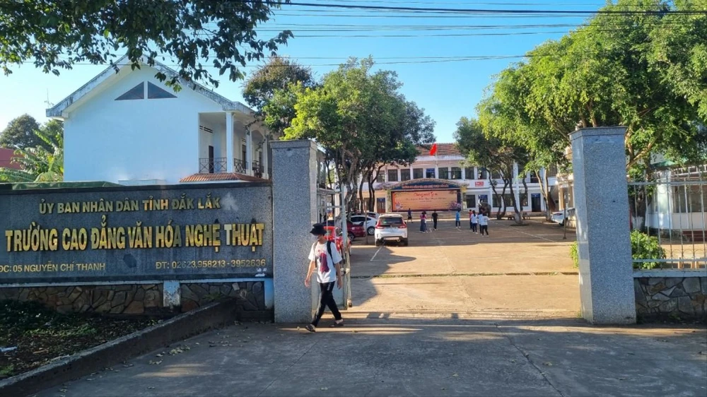 Trường cao đẳng Văn hóa nghệ thuật tỉnh Đắk Lắk tinh giản biên chế