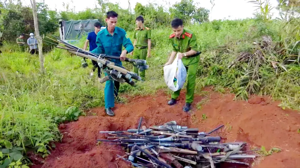 tiêu hủy súng tự chế