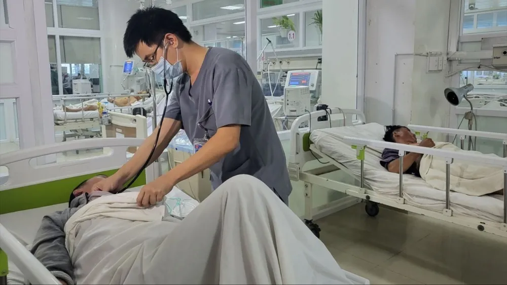 ngộ độc tiệc cưới