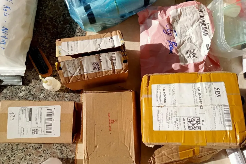 học sinh tự chế tạo pháo- 2