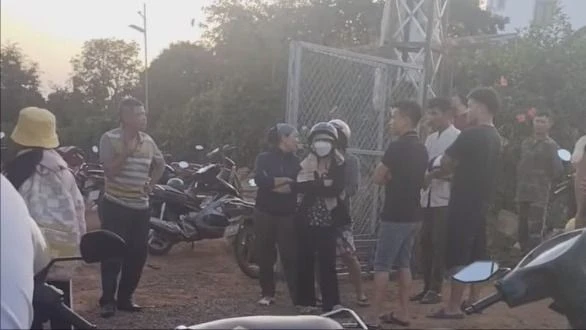 Nhiều người đến 1 đại lý đòi tiền ký gửi cà phê ở tỉnh Đắk Nông