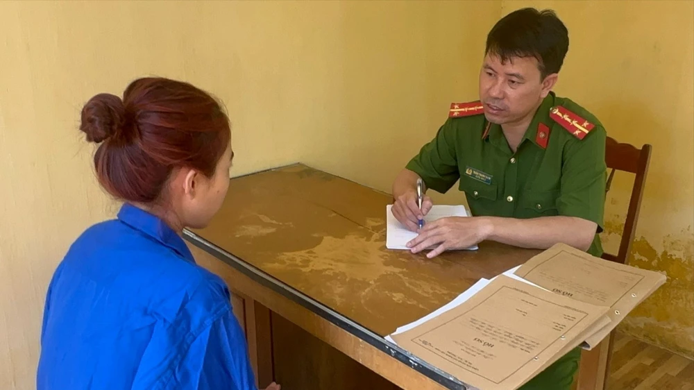 Bị can Phượng tại cơ quan công an. Ảnh: M.Q bị can.jpg