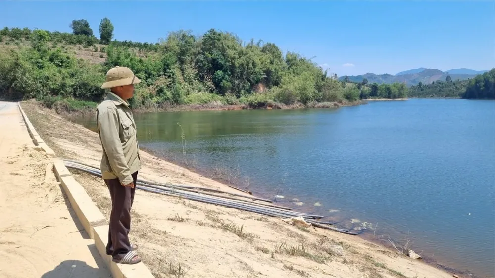 Nước ở hồ Đắk Viên còn khá dồi dào. Ảnh: T.T NẮNG HẠN.jpg