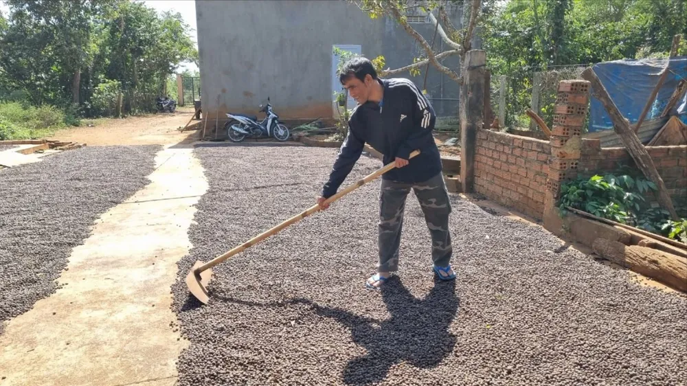 Anh Y Cer nỗ lực gây dựng lại cuộc sống. Ảnh: T.T vượt biên 3.jpg