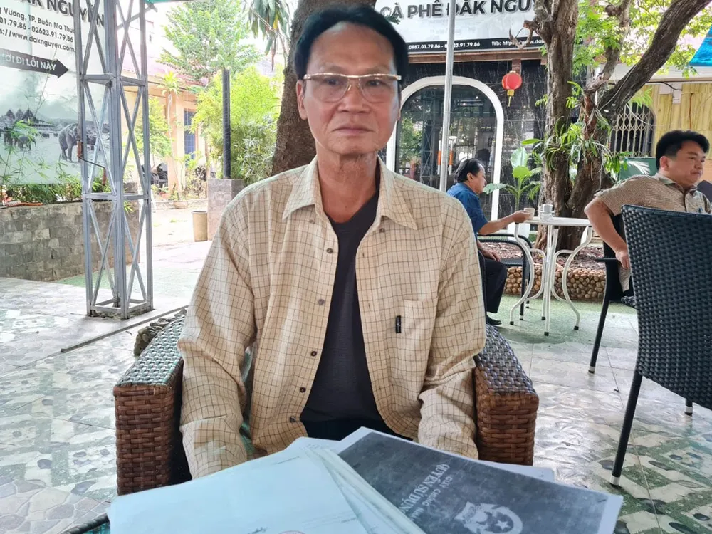 Ông Nguyễn Bá Triệu bức xúc vì thắng kiện hơn 12 năm nhưng chưa được thi hành án. Ảnh: H.T THI HÀNH ÁN (2).jpg